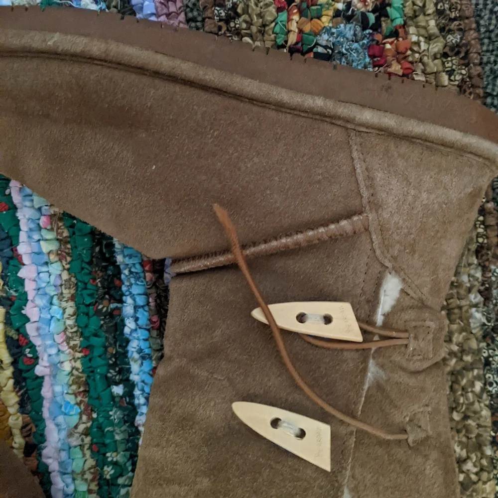 Bear Paw Tan Women's Suede Boots size 9 with sheepskin lining